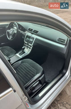 Седан Volkswagen Passat 2012 в 