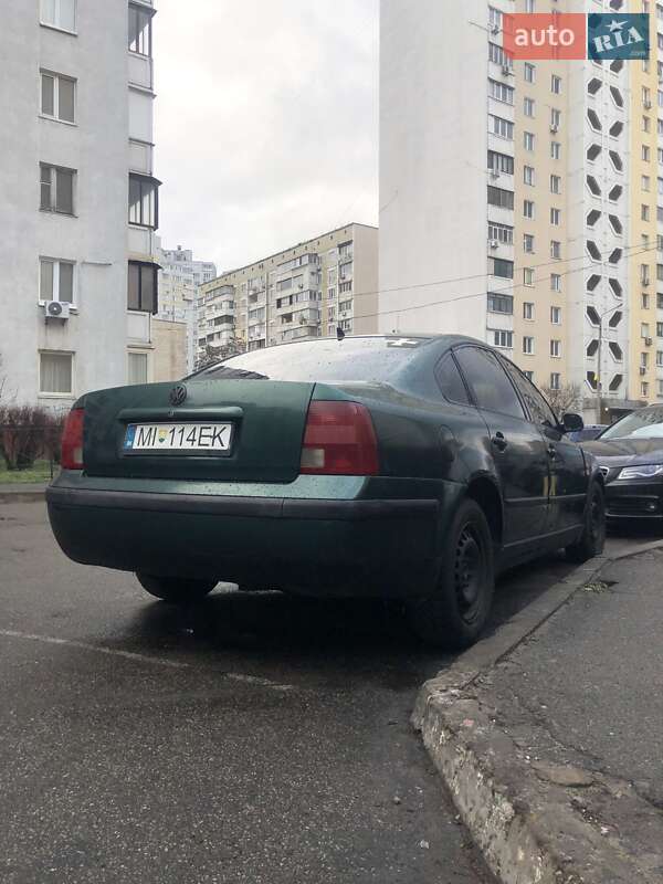 Седан Volkswagen Passat 1995 в 