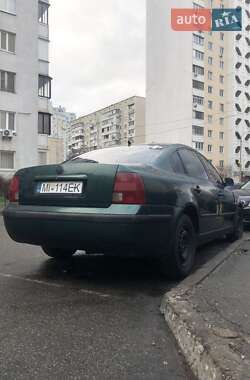 Седан Volkswagen Passat 1995 в 