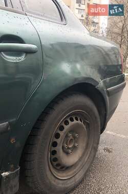 Седан Volkswagen Passat 1995 в 