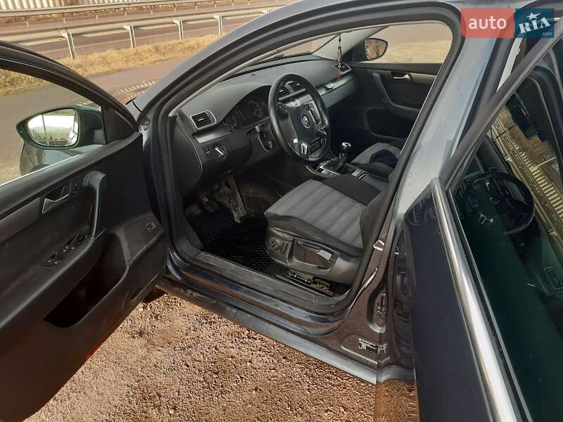 Универсал Volkswagen Passat 2011 в Ровно