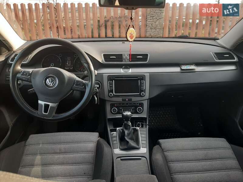 Универсал Volkswagen Passat 2011 в Ровно