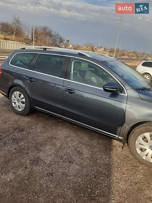 Универсал Volkswagen Passat 2011 в Ровно