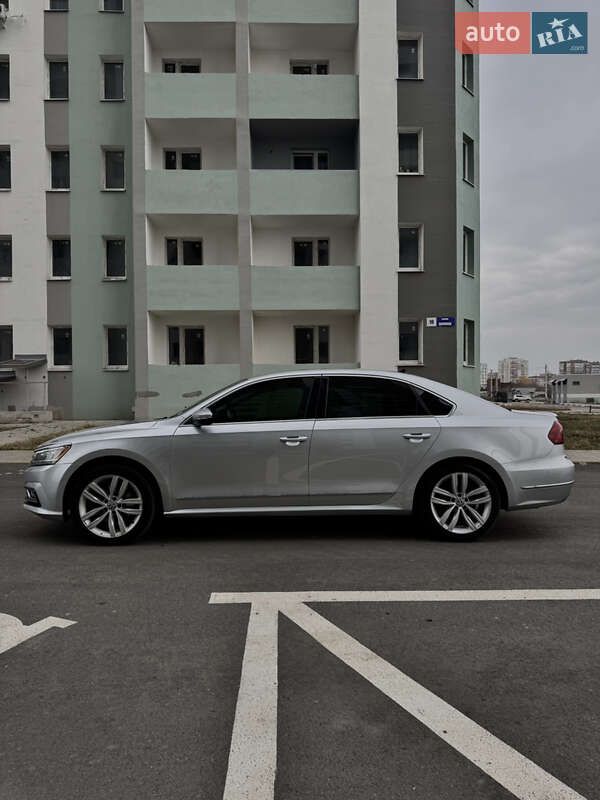 Седан Volkswagen Passat 2018 в Києві