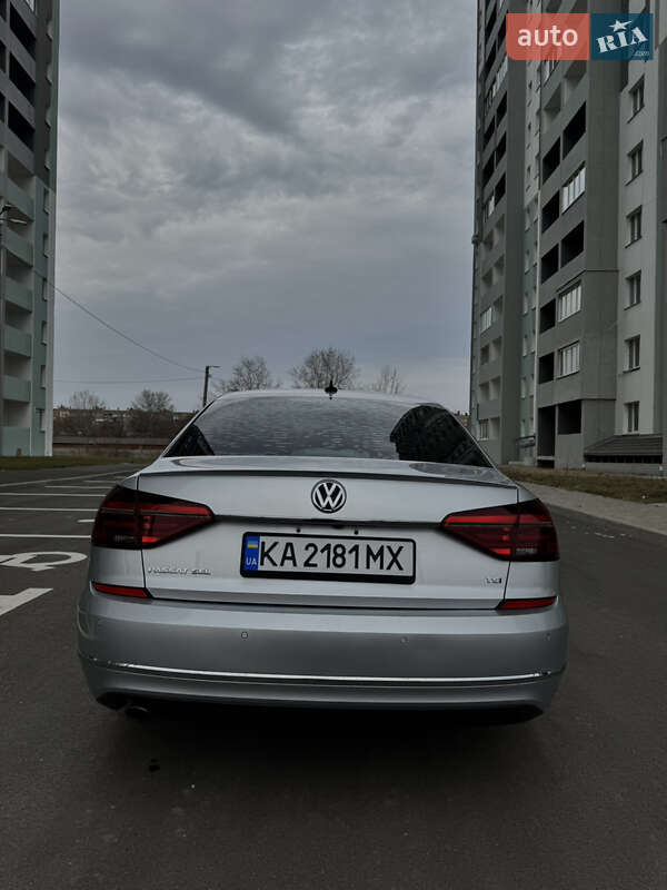 Седан Volkswagen Passat 2018 в Києві