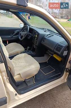 Седан Volkswagen Passat 1992 в 