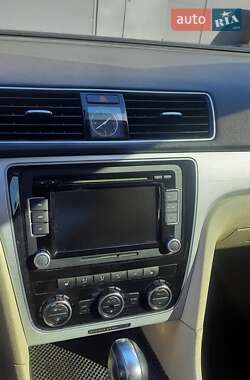 Седан Volkswagen Passat 2012 в Киеве