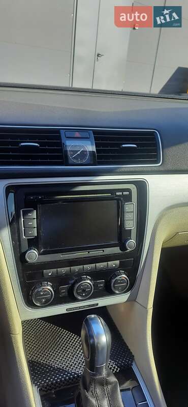 Седан Volkswagen Passat 2012 в Киеве