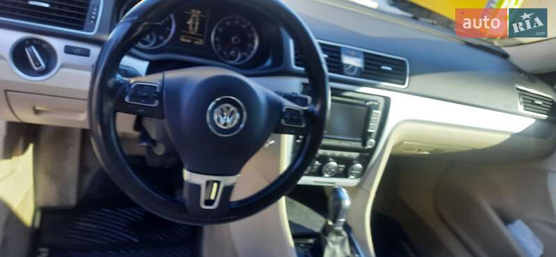 Седан Volkswagen Passat 2012 в Киеве
