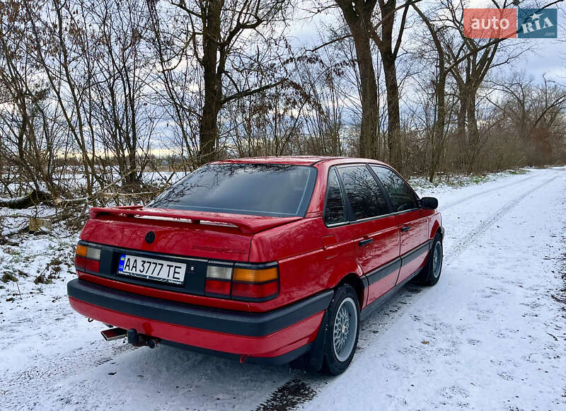 Седан Volkswagen Passat 1989 в Києві