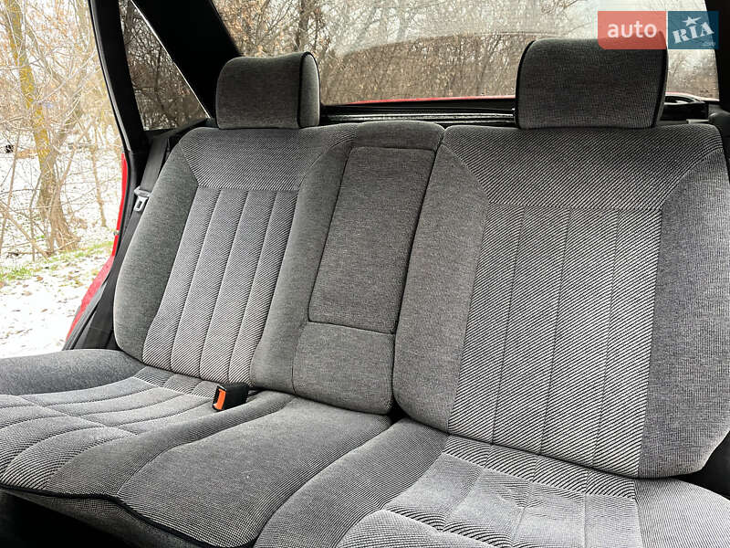 Седан Volkswagen Passat 1989 в Києві