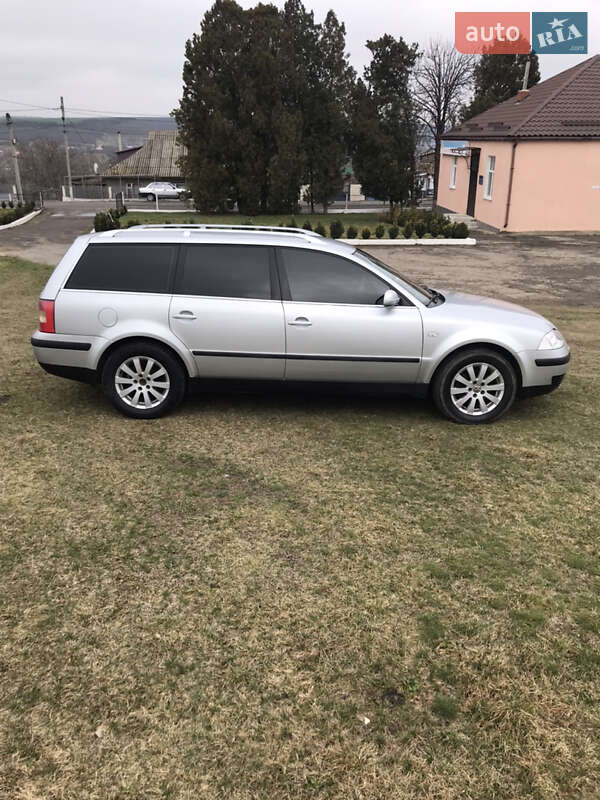 Універсал Volkswagen Passat 2001 в Окнах
