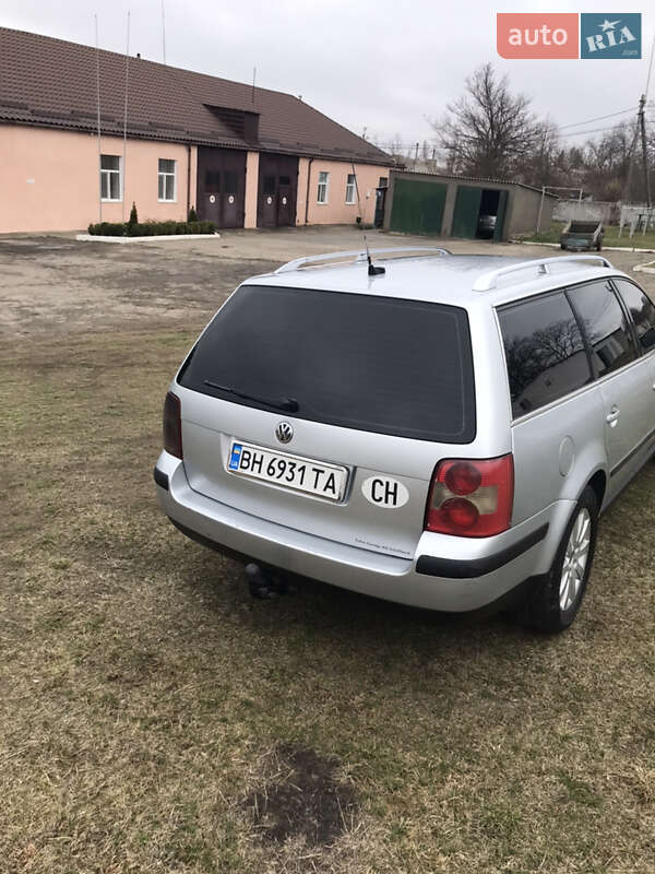 Універсал Volkswagen Passat 2001 в Окнах