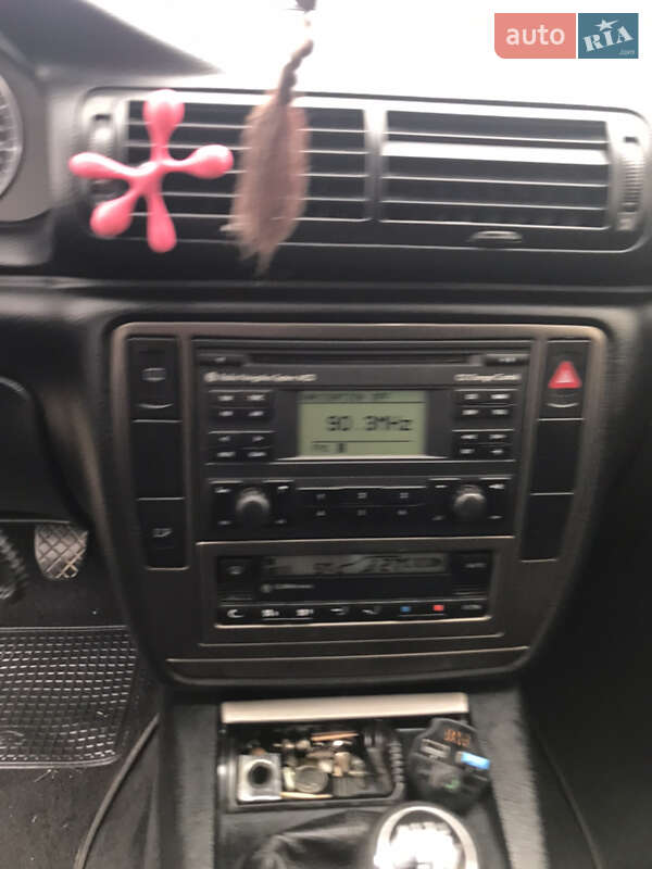 Універсал Volkswagen Passat 2001 в Окнах