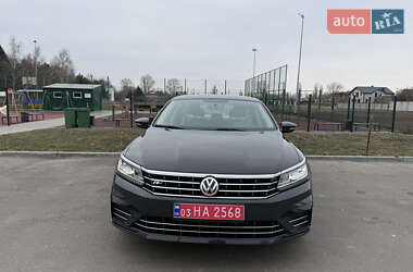 Седан Volkswagen Passat 2017 в 