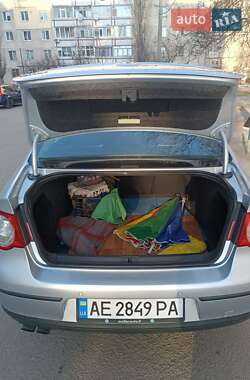 Седан Volkswagen Passat 2006 в Каменском