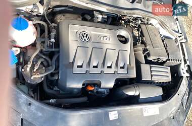 Универсал Volkswagen Passat 2011 в 