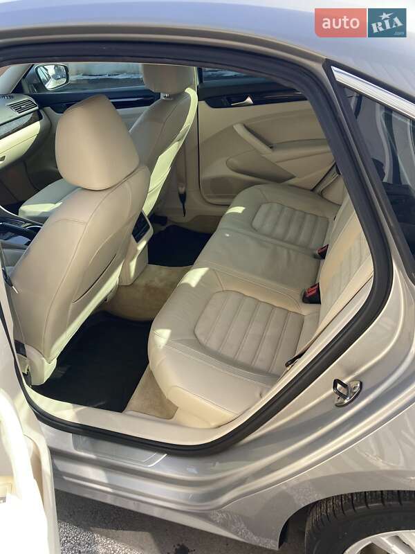 Седан Volkswagen Passat 2013 в Дніпрі