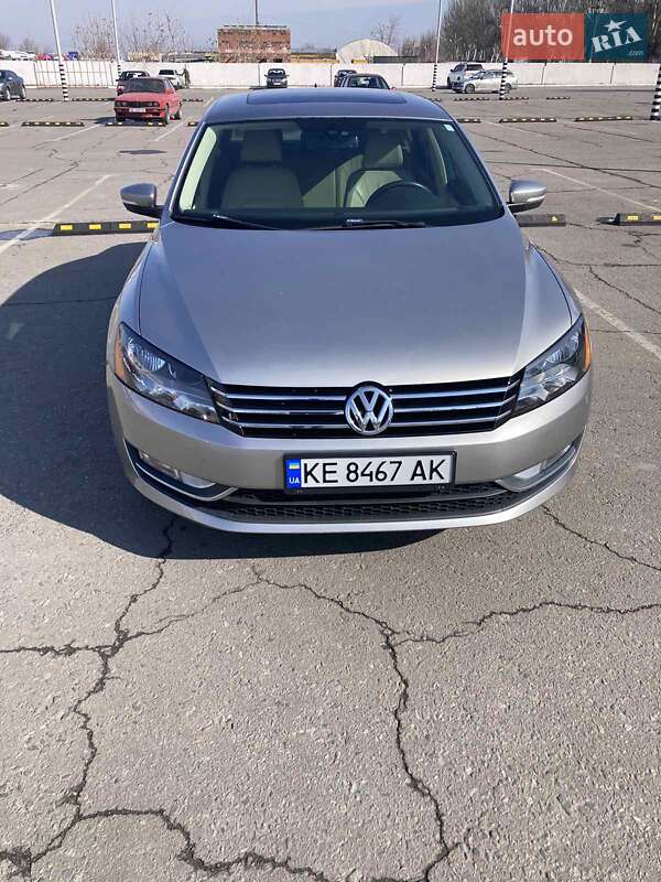 Седан Volkswagen Passat 2013 в Дніпрі