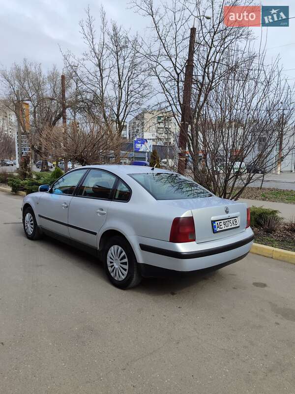 Седан Volkswagen Passat 1998 в Дніпрі