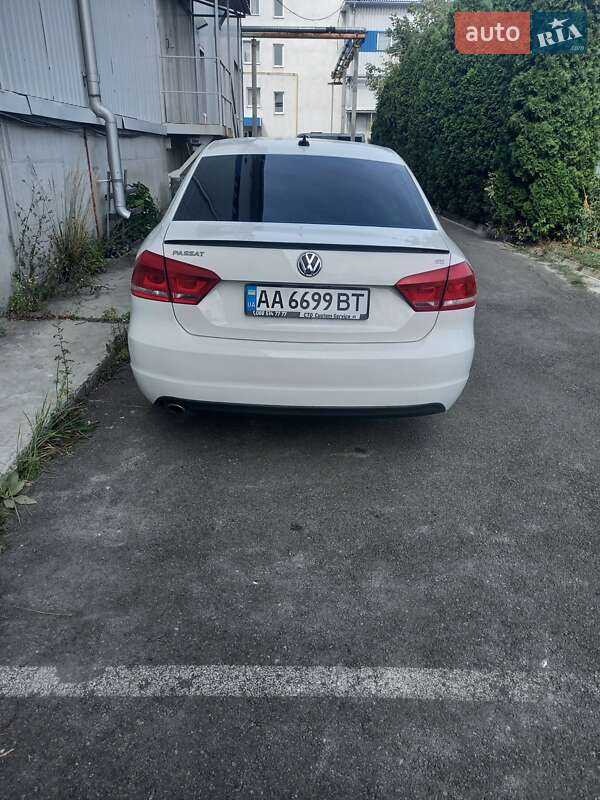 Седан Volkswagen Passat 2013 в Киеве