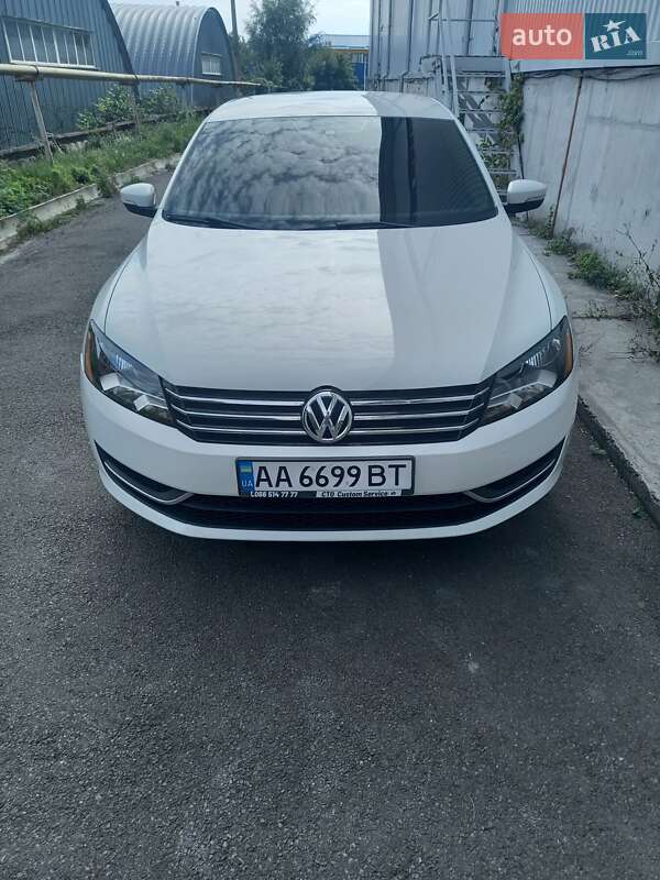 Седан Volkswagen Passat 2013 в Киеве