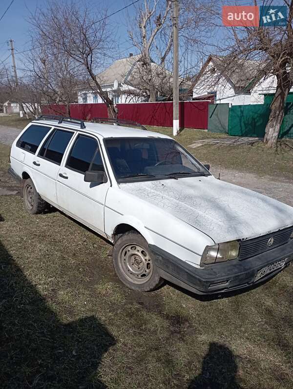 Универсал Volkswagen Passat 1987 в Тараще
