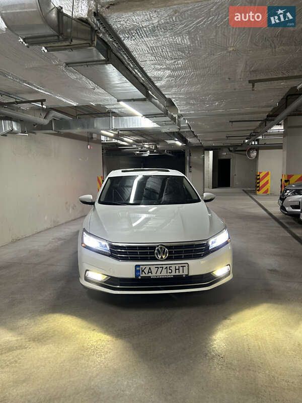 Седан Volkswagen Passat 2018 в Києві