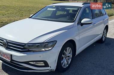 Універсал Volkswagen Passat 2022 в Чернівцях