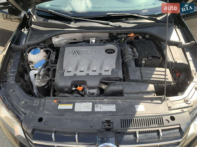 Седан Volkswagen Passat 2012 в Ровно