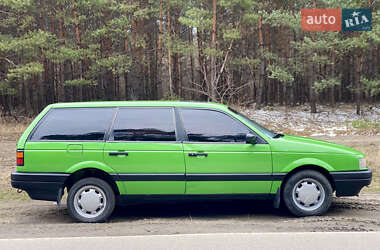 Універсал Volkswagen Passat 1992 в 