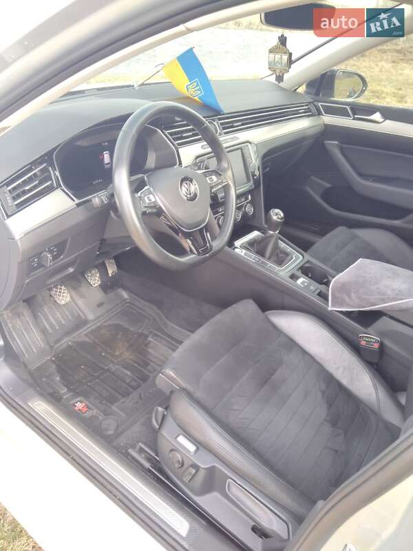 Универсал Volkswagen Passat 2015 в Хмельницком