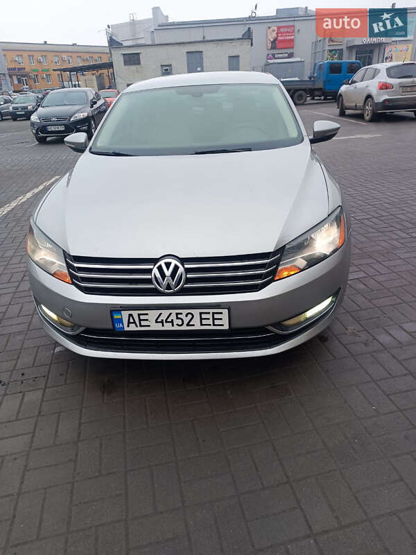 Седан Volkswagen Passat 2012 в Павлограді