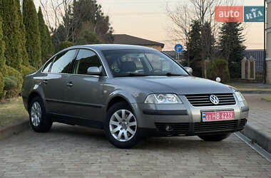 Седан Volkswagen Passat 2004 в Сарнах