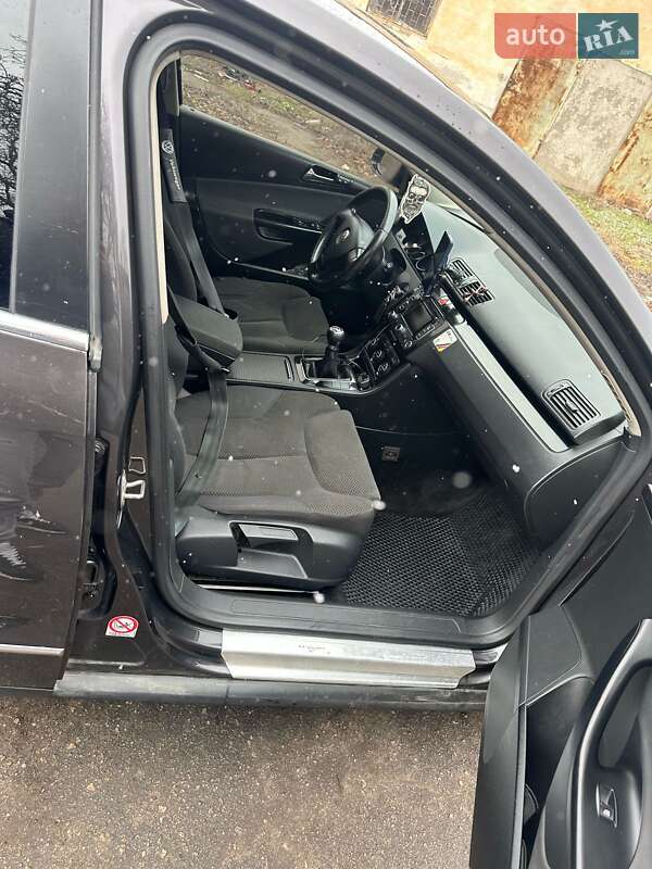 Седан Volkswagen Passat 2005 в Кегичевке