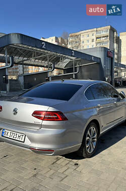 Седан Volkswagen Passat 2017 в Хмельницком