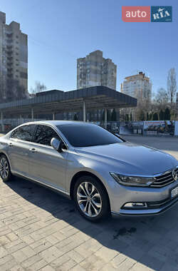 Седан Volkswagen Passat 2017 в Хмельницком