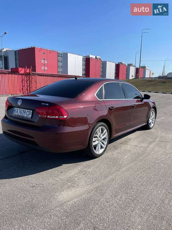 Седан Volkswagen Passat 2012 в Києві