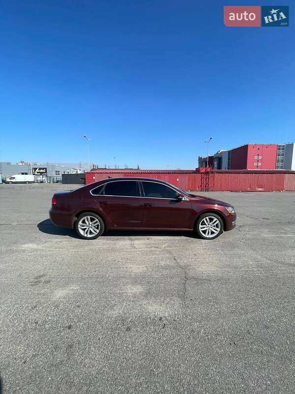 Седан Volkswagen Passat 2012 в Києві