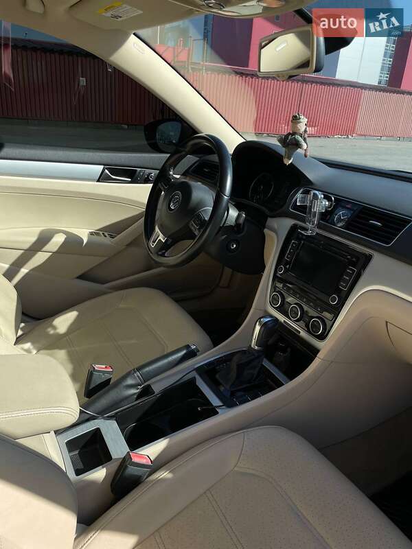 Седан Volkswagen Passat 2012 в Києві