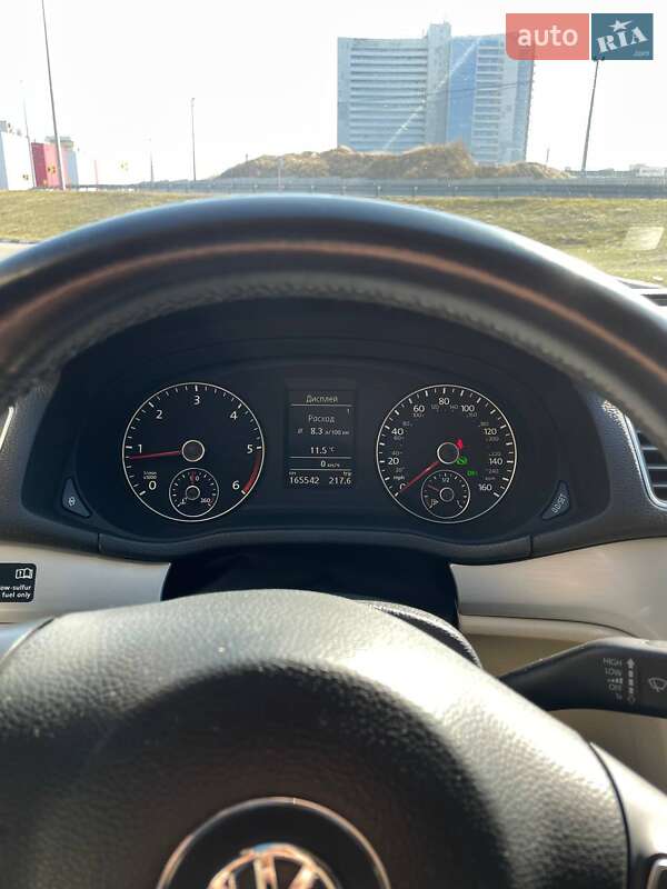 Седан Volkswagen Passat 2012 в Києві