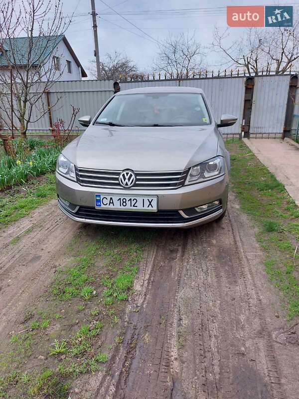 Седан Volkswagen Passat 2012 в Черкассах