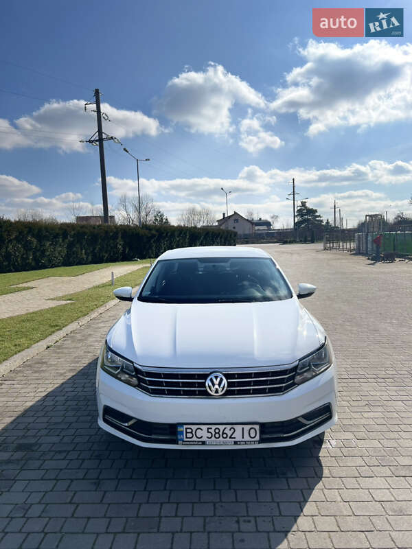Седан Volkswagen Passat 2016 в Львові