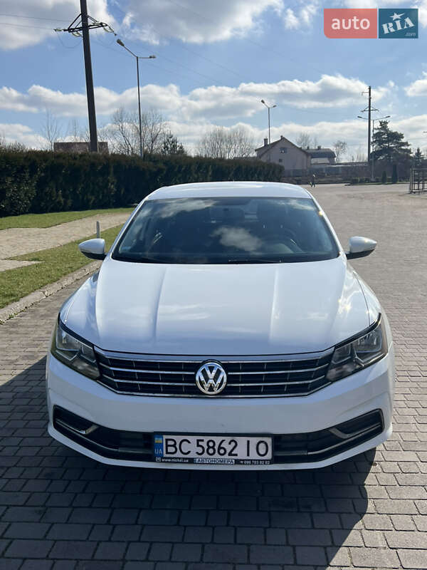 Седан Volkswagen Passat 2016 в Львові