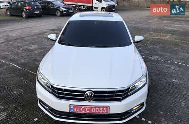 Седан Volkswagen Passat 2018 в Києві