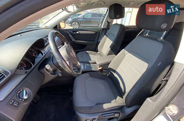 Универсал Volkswagen Passat 2012 в 