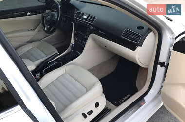 Седан Volkswagen Passat 2015 в 