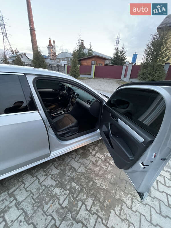 Седан Volkswagen Passat 2012 в Новояворовске