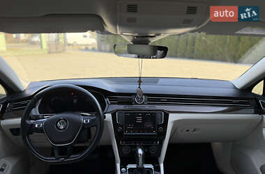 Седан Volkswagen Passat 2016 в 