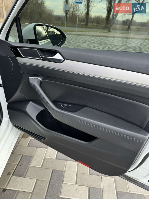 Универсал Volkswagen Passat 2015 в Каневе